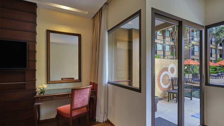 Deluxe Pool Access Room